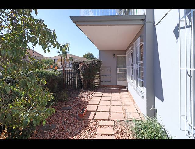 2 BEDROOM TOWNHOUSE FOR SALE IN BEDFORD GARDENS